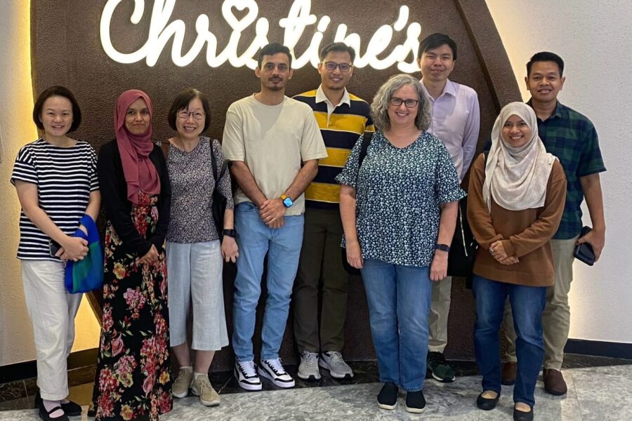 Stacey Tannenbaum with the Pharmacometrics Malaysia group PAGMAS